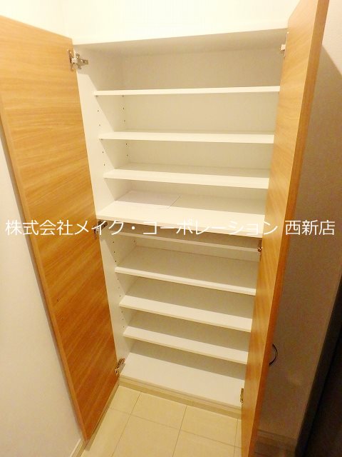 プリュネル荒江～ネット無料～ 玄関