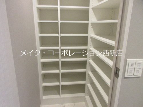 ライオンズミレス西新 玄関