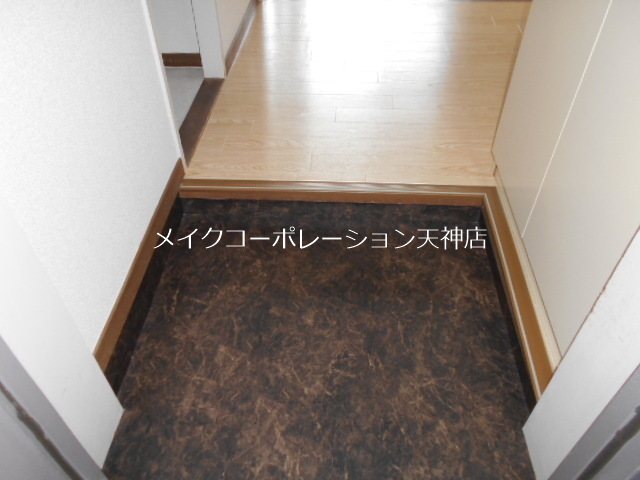 カルム平尾 玄関