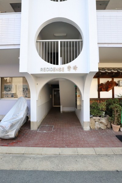 レジデンス秀峰 玄関