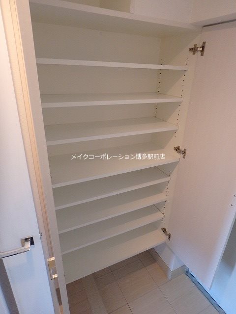 ビエネスタ千代県庁口  玄関