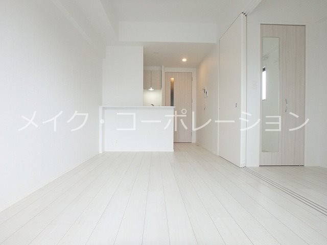 ※写真は棟内別部屋 エンクレスト博多LEGEND リビング