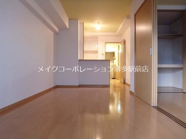 スカイシャトレ箱崎南 リビング
