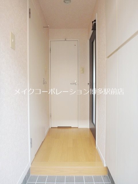 サヴォイグランデス 玄関