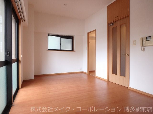 ラフィネスクロスロード博多ステーション リビング