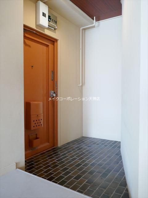 高山ビル 玄関