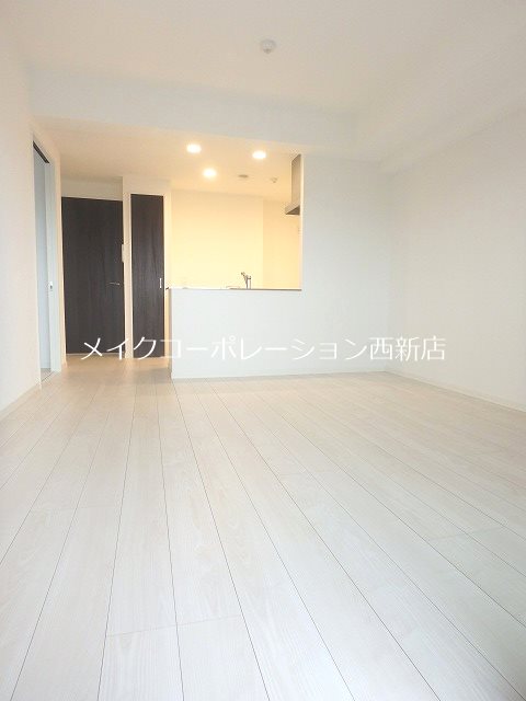 アンピールメゾン姪浜駅南 リビング