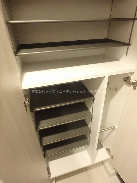 エンクレスト天神LARK 玄関