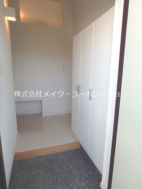 メゾネットリバティL 玄関