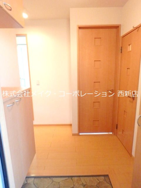 トップロード新石丸 玄関