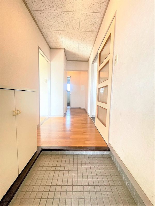 ホワイトエクセル 玄関