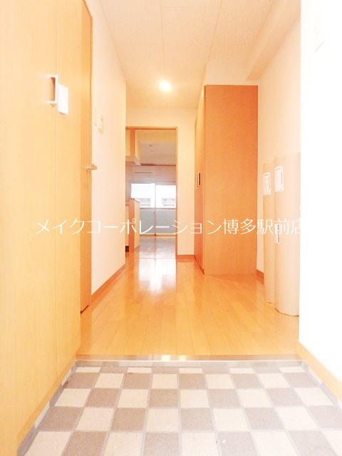 ロイヤル渡辺通Ⅱ  玄関