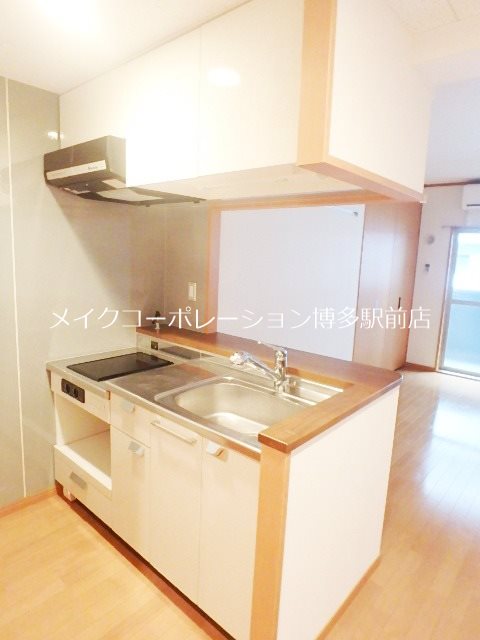 ロイヤル渡辺通Ⅱ  キッチン
