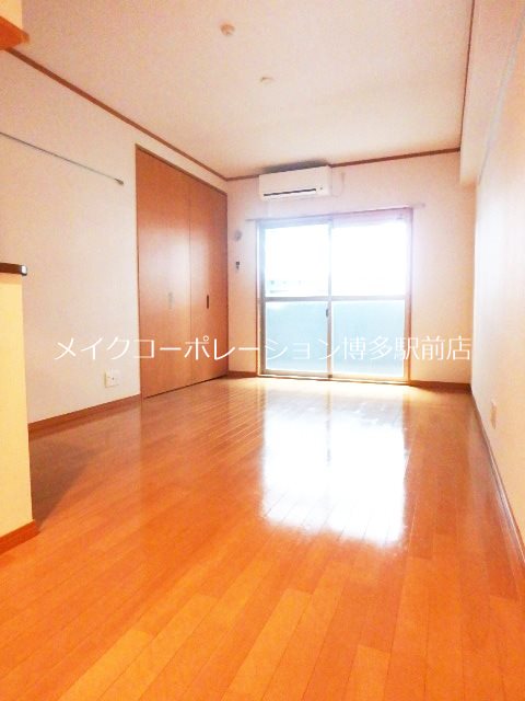 ロイヤル渡辺通Ⅱ  ベッドルーム