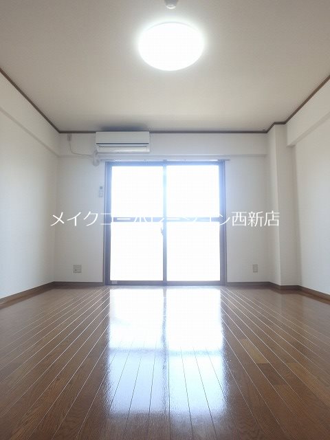 ラフィーネ友泉 リビング