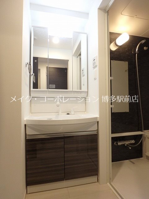 リヴァイン博多駅南 洗面所