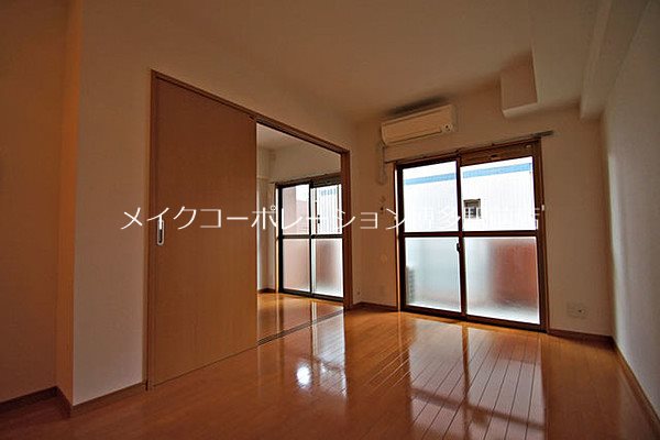 スカイシャトレ箱崎南  リビング