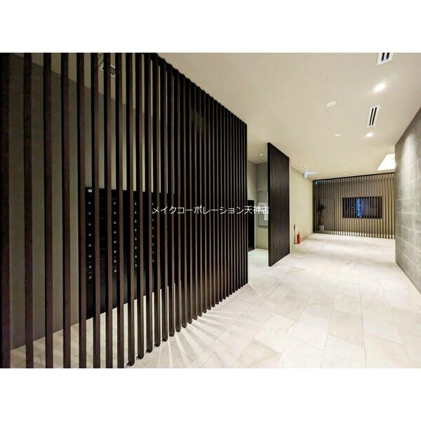 YAKUIN SQUARE 玄関