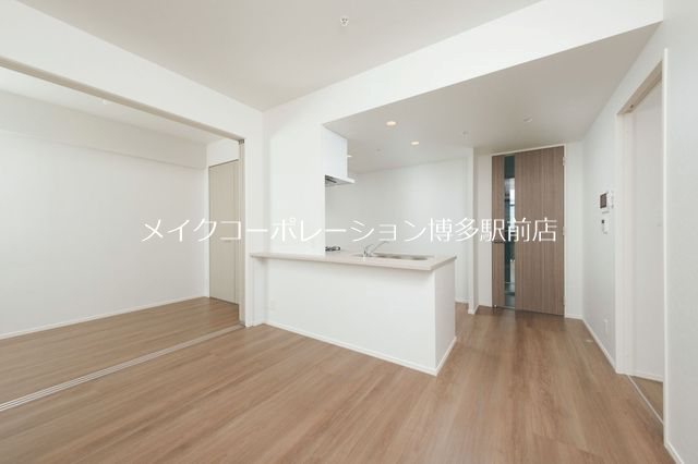 エンクレスト博多駅南GRACE リビング