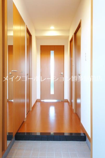 ハイネスエミュ21  玄関