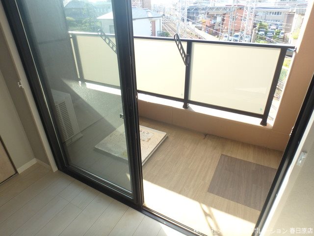 写真は同型タイプ LIBRA井尻 ベランダ