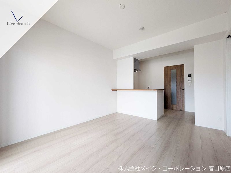 ラシュール・イン寺塚 リビング