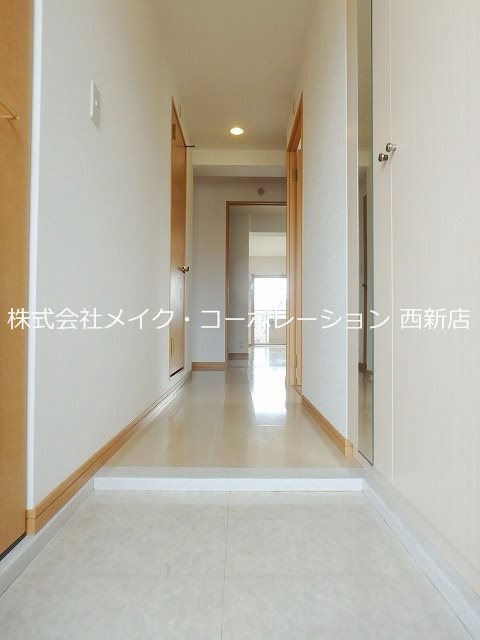 パインテール室見 玄関