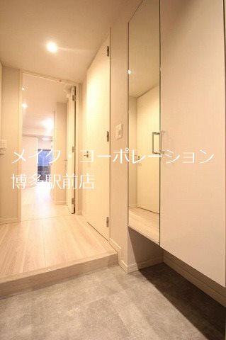 ウィスタリアレジデンス博多 玄関