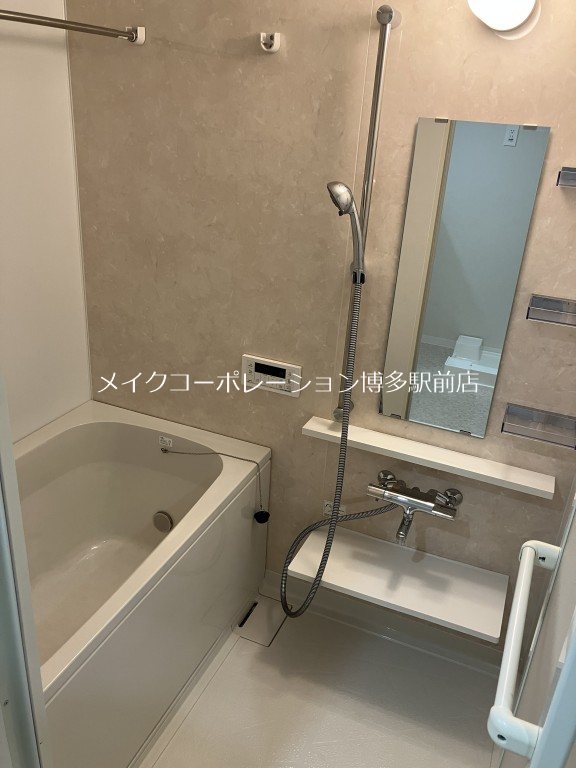 ※入居中の為別部屋写真使用現状優先 リシェ薬院 風呂画像