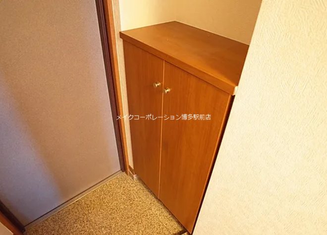ラセット天神 玄関