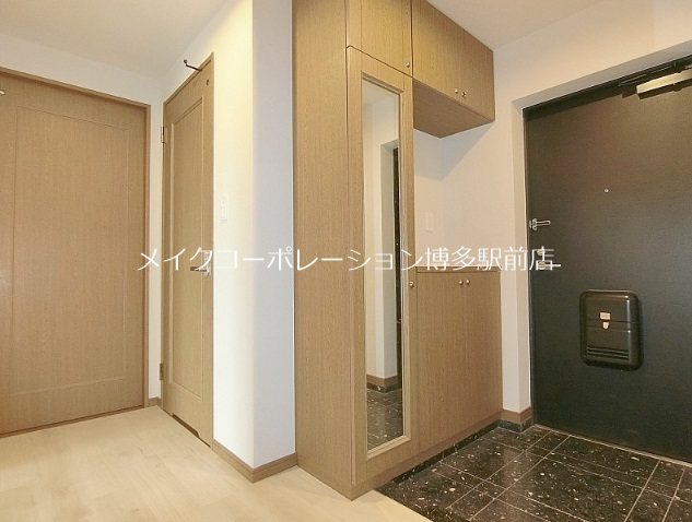 レークヒルズ野多目 8番館 玄関