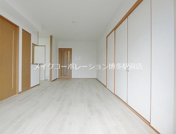 レークヒルズ野多目 8番館 リビング