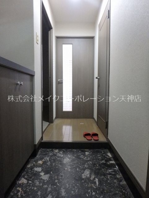 ジートラスト薬院 玄関