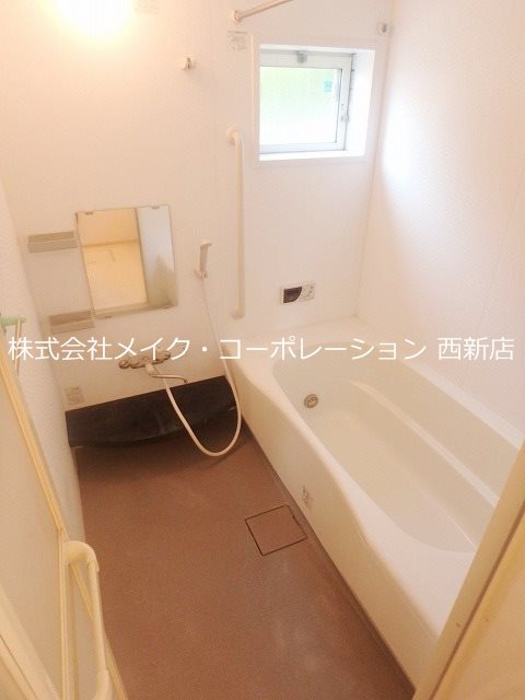 メープルコートD棟～駐車場2台付き 風呂画像