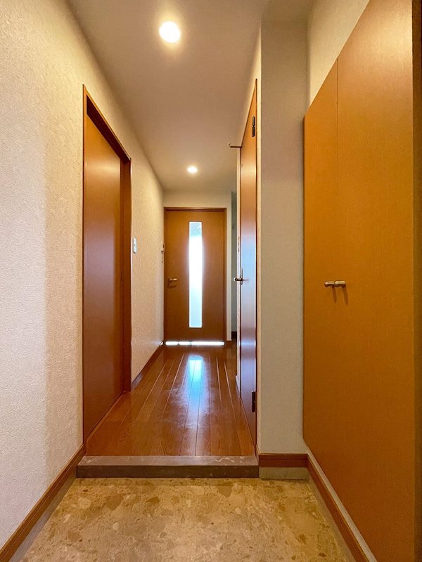 アンプルールべトンカルティエ  玄関