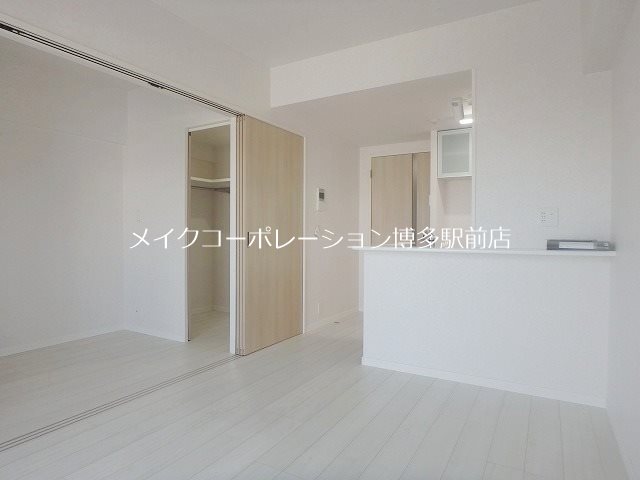 ネストピア大濠公園駅前Ⅱ リビング