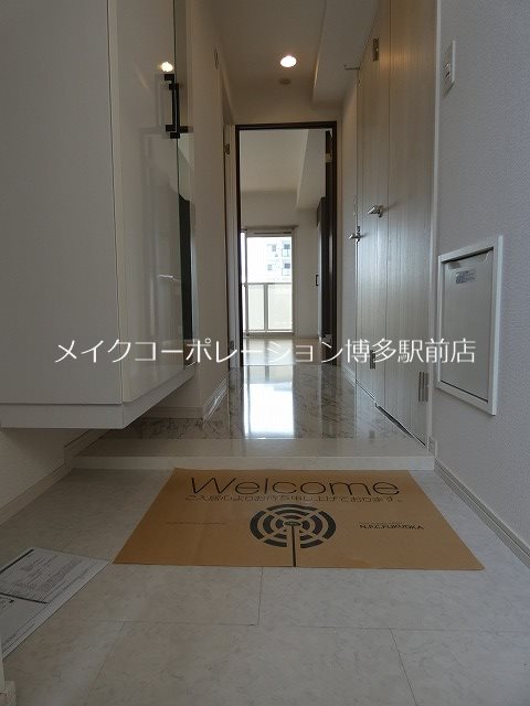 ルミエール箱崎駅前 玄関