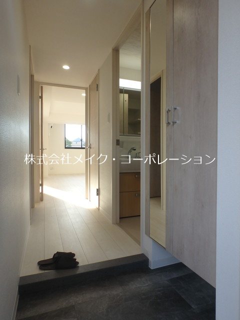 写真は同型タイプ EREINA 玄関