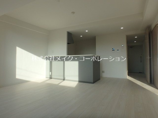 写真は同型タイプ EREINA リビング