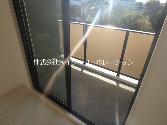 写真は同型タイプ EREINA ベランダ