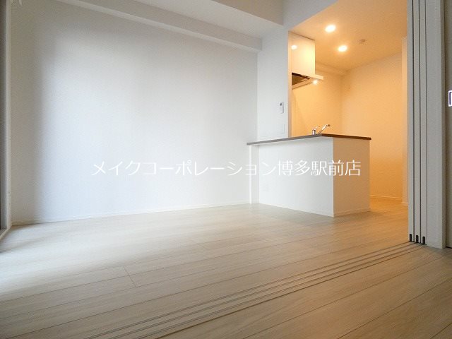 エンクレスト博多駅南FIT リビング