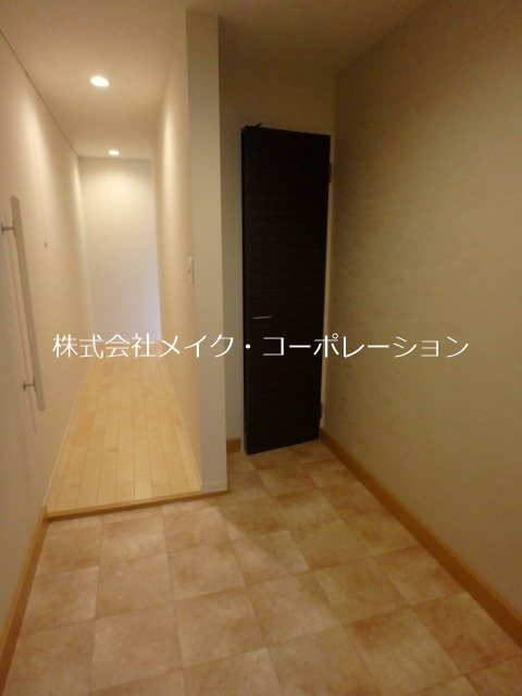 パインコート城西 玄関