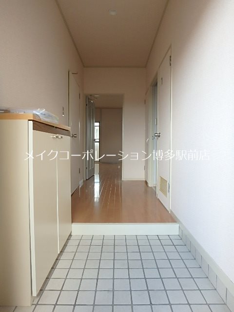三基ビル  玄関