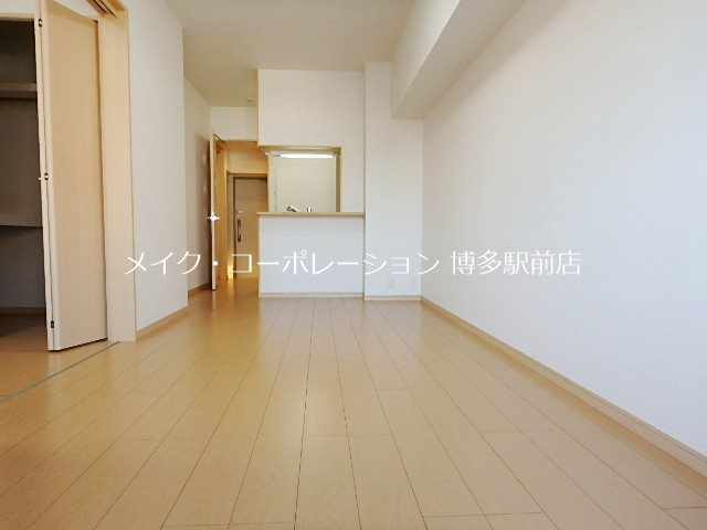 エンブレイス博多駅南 リビング