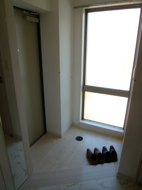 写真は同型タイプ HIRAMEKISO 玄関