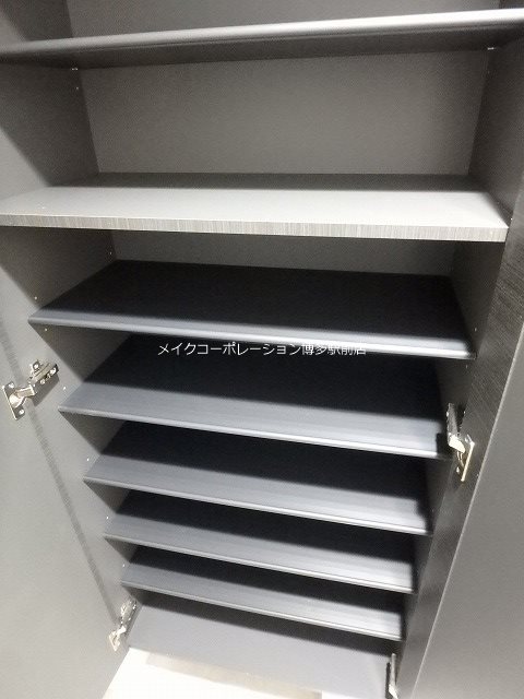 ホワイトアゲート博多 玄関
