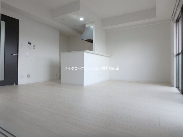 ホワイトアゲート博多 リビング