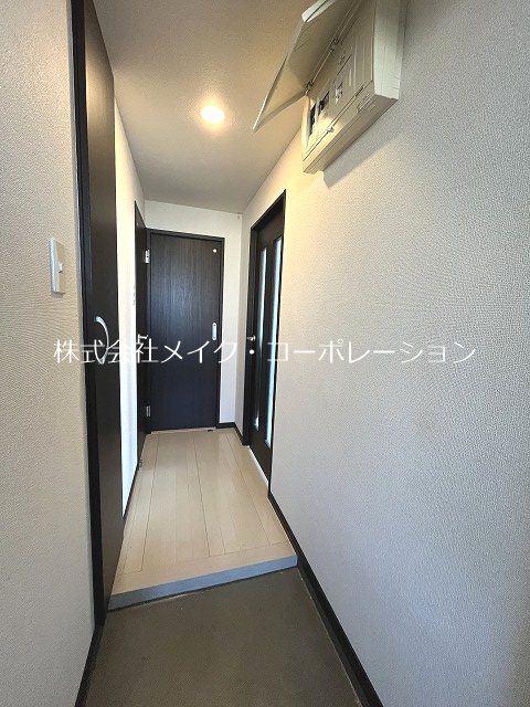 玄関 West Court DR 玄関