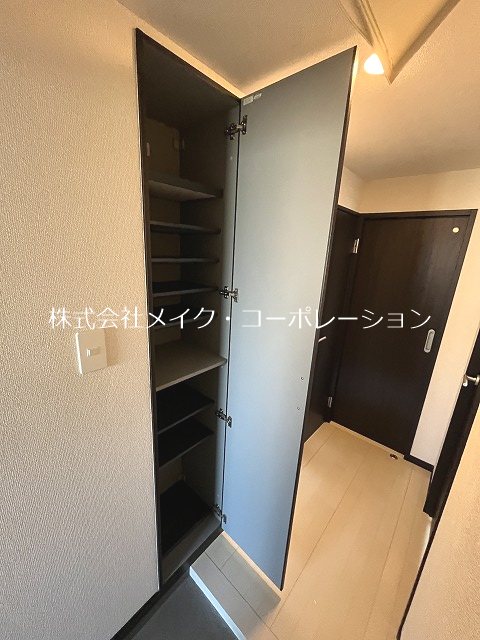 玄関 West Court DR その他7