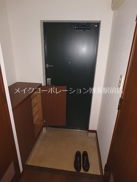 RESTEL　HAKATA 玄関